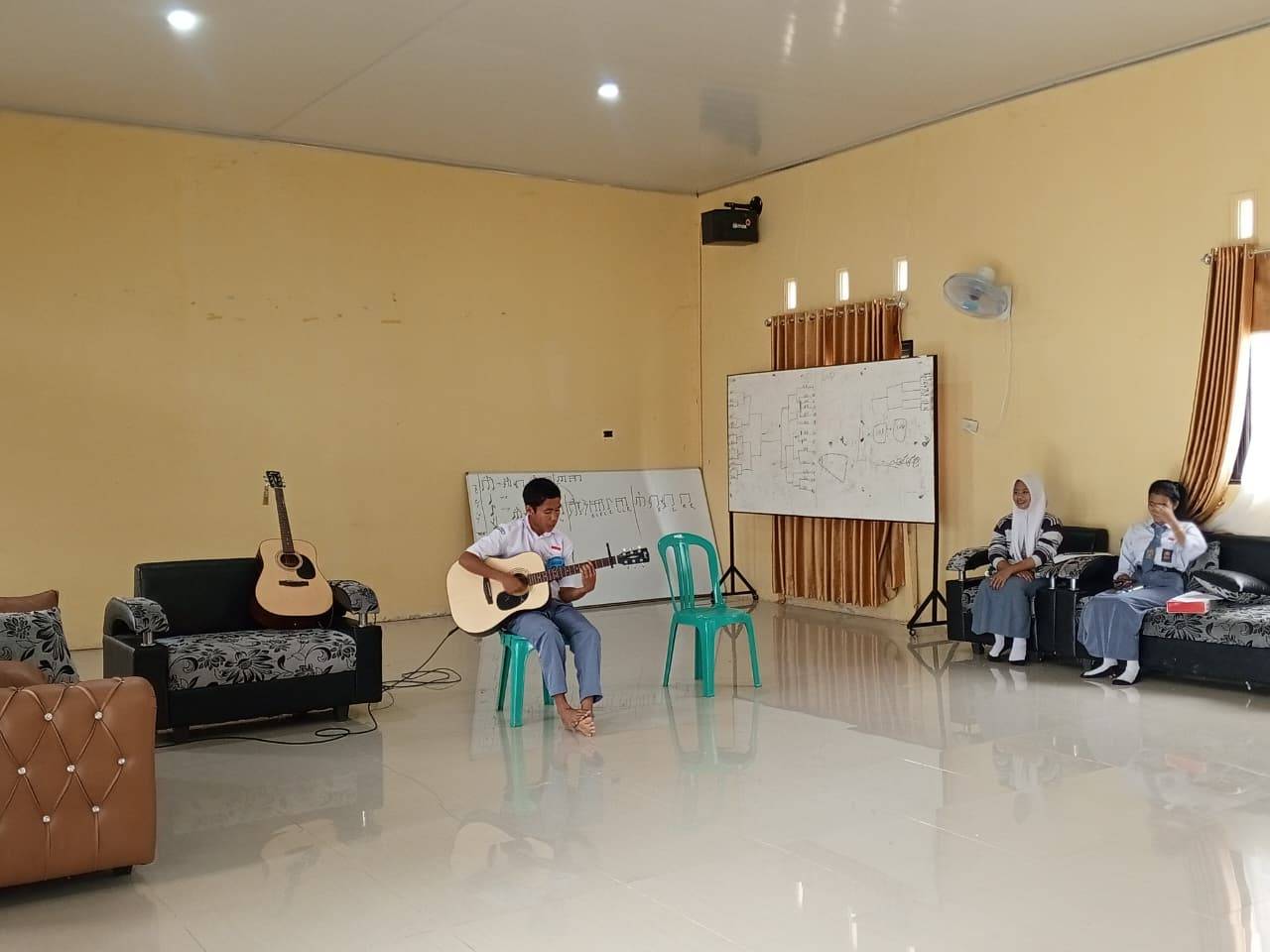 Gitar Akustik